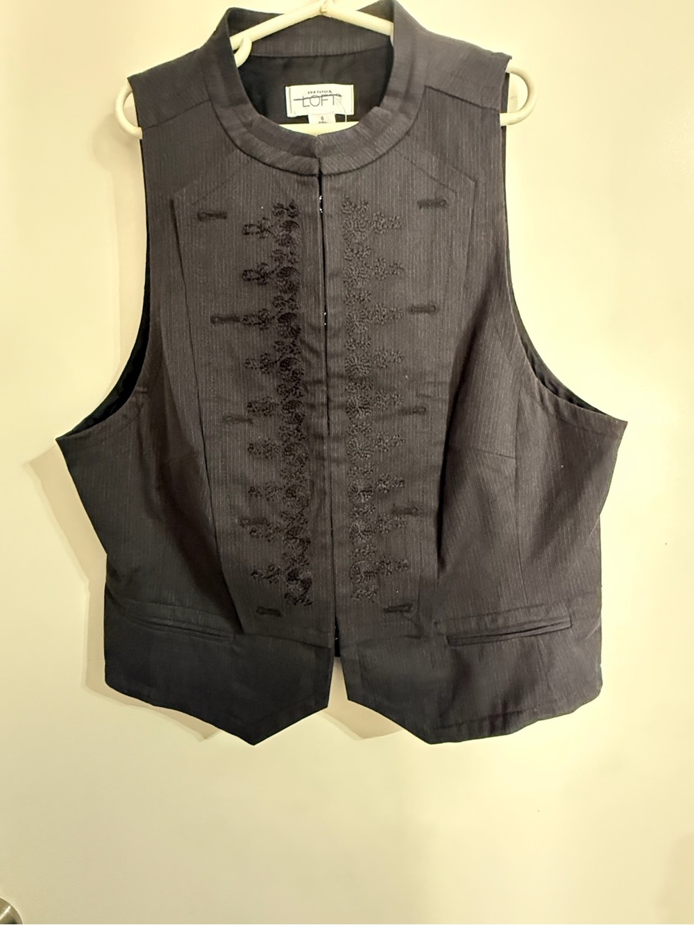 BNWOT Women’s Ann Taylor Loft Vest Blouse Embroidered Design Size 6